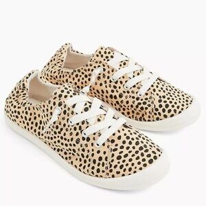 Torrid sz 7 wide sneaker NWT